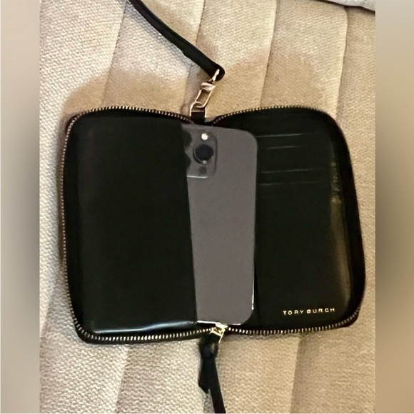 Tory Burch black soft leather wristlet wallet - Picture 5 of 5